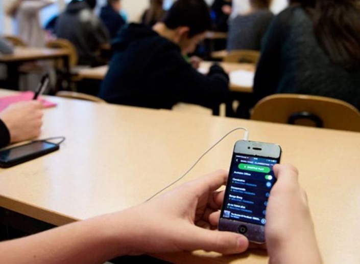 Legislatura bonaerense: buscan regular el uso de celulares en las escuelas