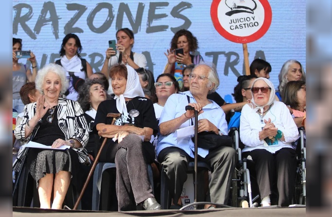 Madres y Abuelas de Plaza de Mayo apuntaron fuertemente contra el Gobierno