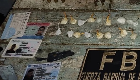 Bernal Oeste: la Policía secuestró armas y estupefacientes en una vivienda deshabitada
