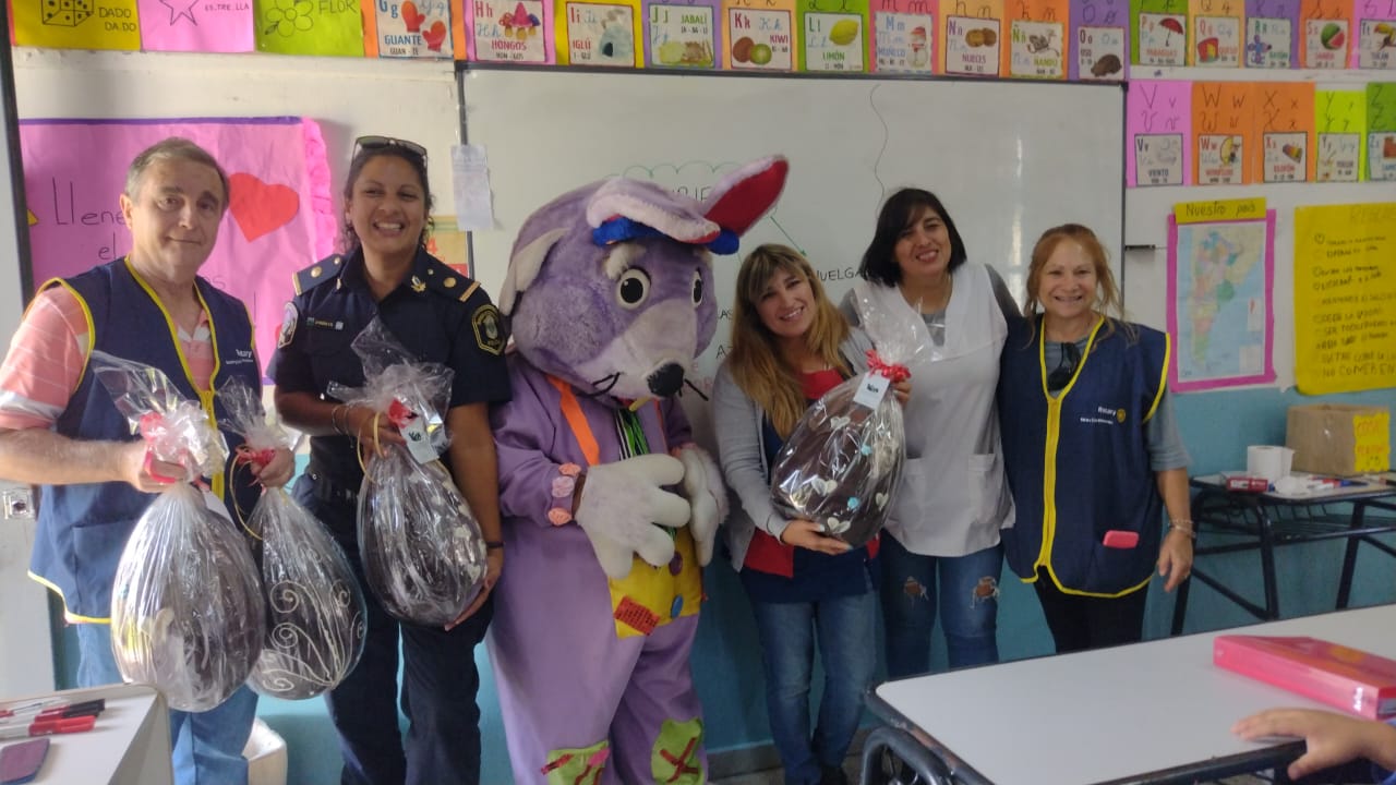 Policías solidarios y el Rotary de Berazategui por la sonrisa de los niños de Hudson y Parque Pereyra
