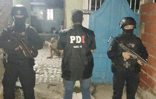 Ola de crímenes en Rosario: allanamientos y detenidos
