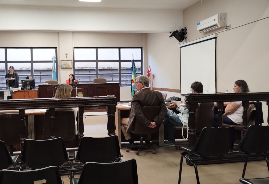 Funcionaria judicial que cultivaba y vendía droga en su casa de Quilmes Oeste fue condenada a 7 años de prisión; se ordenó la detención en los Tribunales