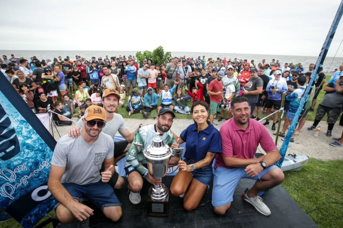 Mayra Mendoza acompañó torneo de pesca en Kayak que se realizó en la ribera de Quilmes