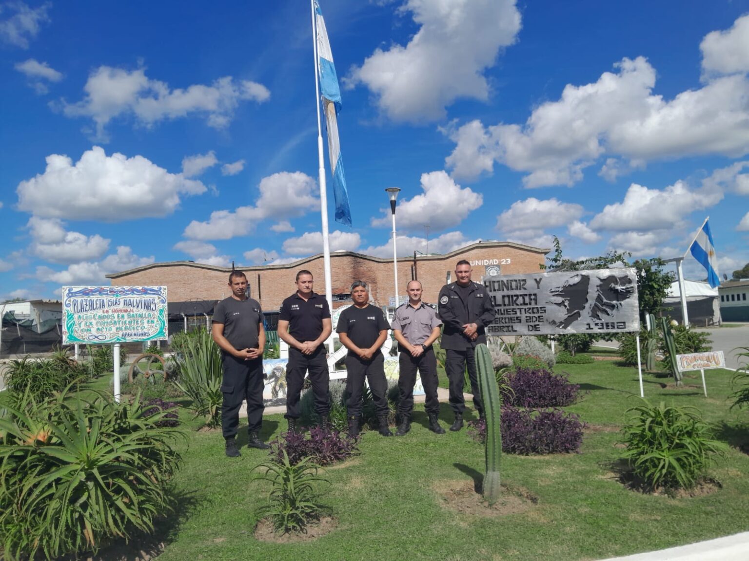 En una cárcel de Florencio Varela inauguraron una plazoleta en homenaje a los caídos y héroes de la guerra de Malvinas