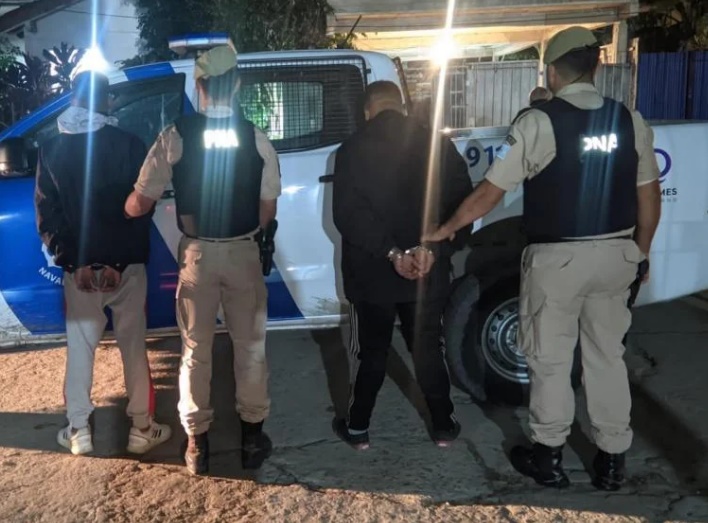 Evadieron un control y apuntaron con un arma hacia un agente: fueron detenidos en Villa Itatí