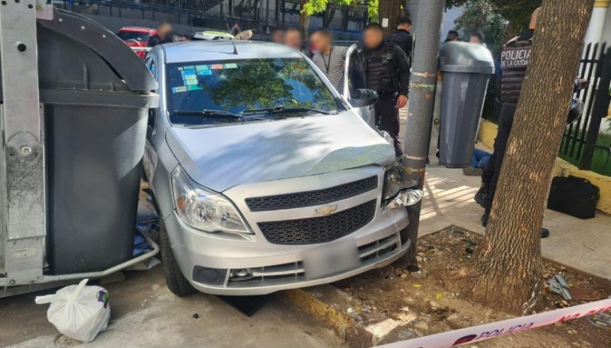 Robaron un auto en Quilmes, cometieron robos, chocaron y los detuvieron en CABA