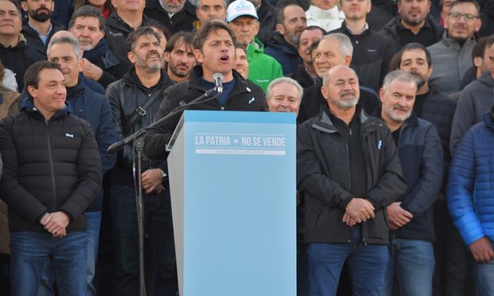 Desde Florencio Varela, el gobernador Axel Kicillof fue contundente: “la patria no se vende, el pacto es con el pueblo”