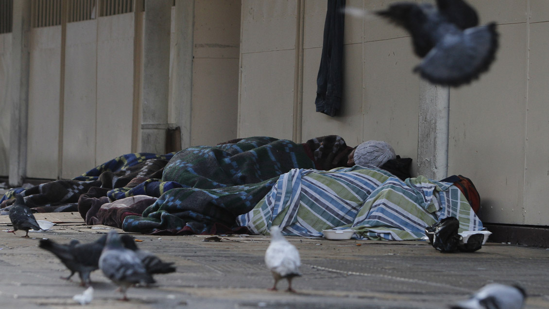 Solidarios y comprometidos desde la Fundación Hechos asisten a personas en situación de calle