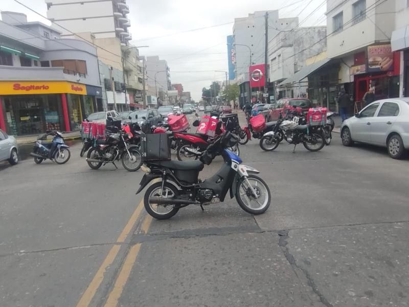 Repartidores cortaron el tránsito en Tribunales y reclaman más seguridad