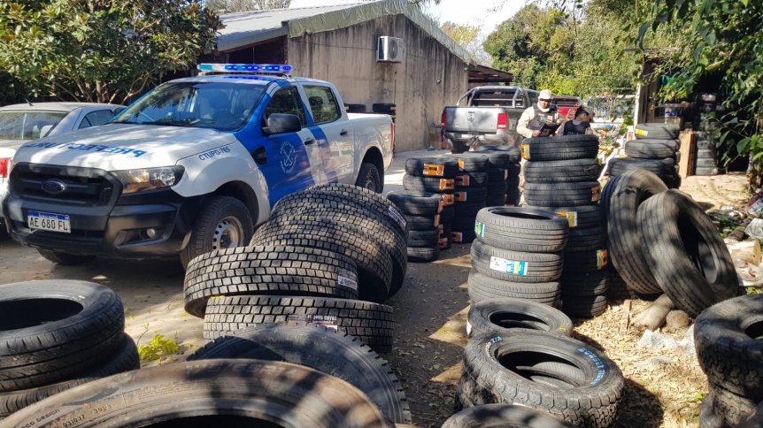 Prefectura secuestró un enorme cargamento de neumáticos de contrabando en Campana