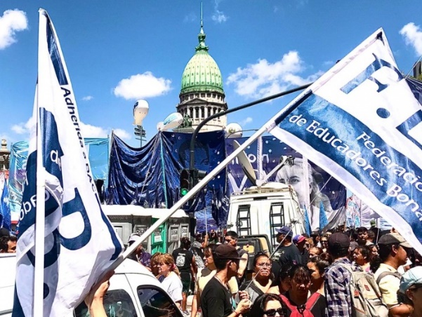 Rechazaron otorgar una medida cautelar para que se le ordene al Estado a pagar el Fondo Nacional de Incentivo Docente