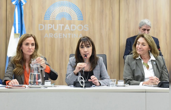 Defensora del menor asegura que habrá que “dar una batalla importantisima” para luchar contra la ludopatía