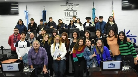 Alumnos del Instituto Inmaculada Concepción presentaron un proyecto sobre ludopatía en el Concejo Deliberante de Quilmes
