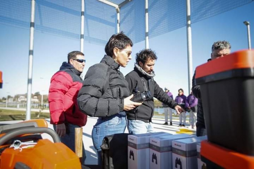 Mayra Mendoza fortaleció las áreas de defensa civil y guardavidas con nuevos insumos