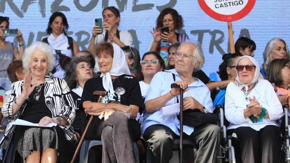 Abuelas de Plaza de Mayo reclaman la expulsión de los diputados libertarios que visitaron a genocidas