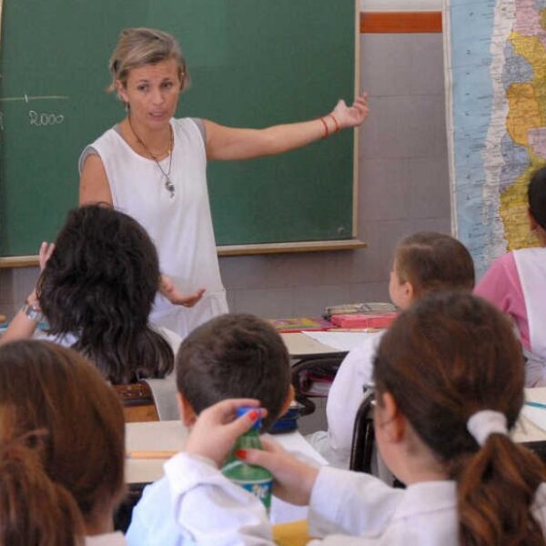 La Justicia laboral ordenó la suspensión de la aplicación del impuesto de Ganancias en salarios docentes