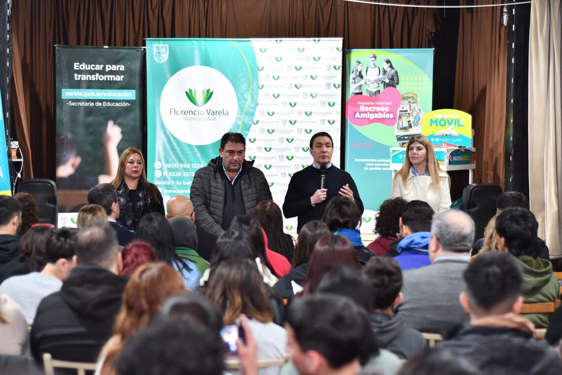 Jóvenes varelenses debatieron sobre consumos problemáticos