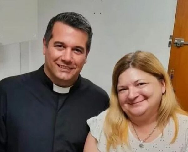 Expulsaron de Zárate al sacerdote que organizó la reunión de legisladores de LLA con genocidas