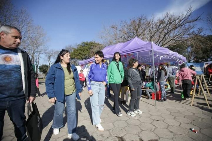 Mayra Mendoza participó de la “Bicicleteada por la convivencia” en la ribera de Quilmes