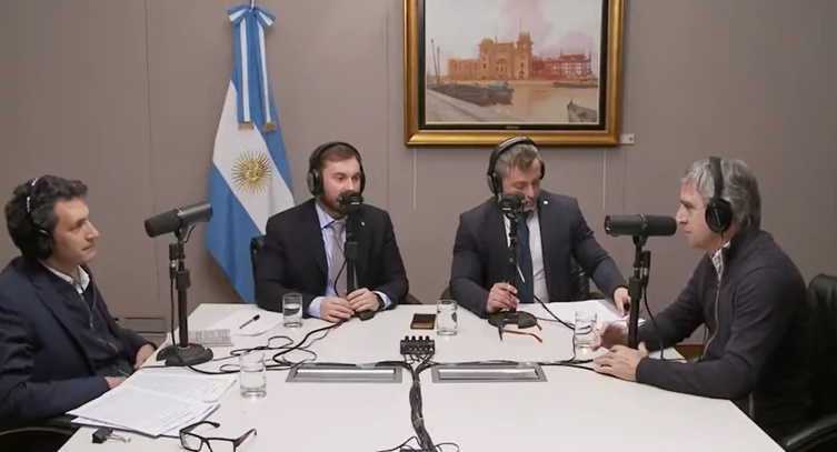 Buenas noticias: con foco en el blanqueo y las necesidades de los argentinos Caputo estrenó el canal de Youtube de Economía