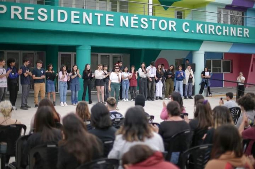 Mayra Mendoza participó de las elecciones del consejo consultivo junto a más de 300 alumnos y docentes