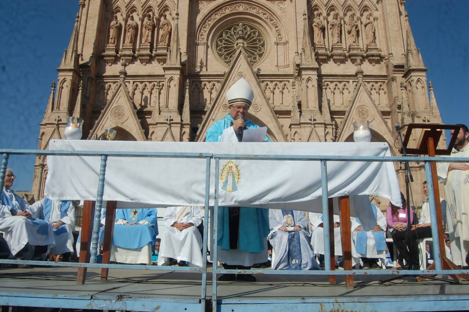 La Diócesis de Quilmes peregrinó a Luján con una multitudinaria participación: “la comida no puede ser variable de ajuste”, exclamó Monseñor Tissera