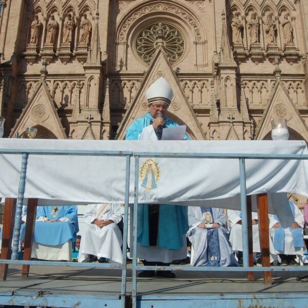 La Diócesis de Quilmes peregrinó a Luján con una multitudinaria participación: “la comida no puede ser variable de ajuste”, exclamó Monseñor Tissera