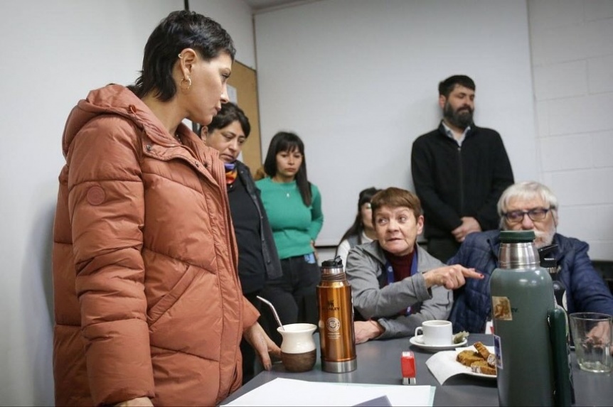 Mayra Mendoza acompañó a ediles en el repudio al veto del Milei a la ley de jubilaciones