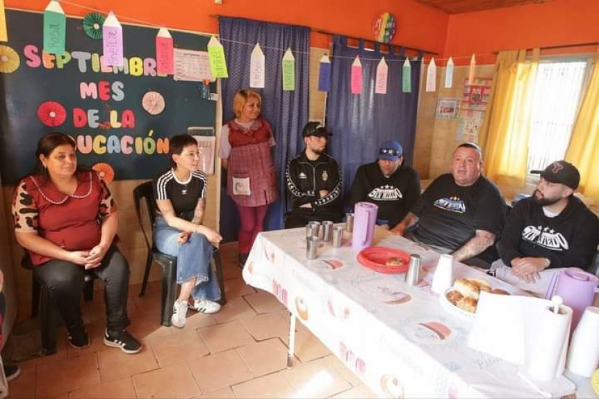 Mayra Mendoza participó de la entrega de donaciones recolectadas en festival solidario