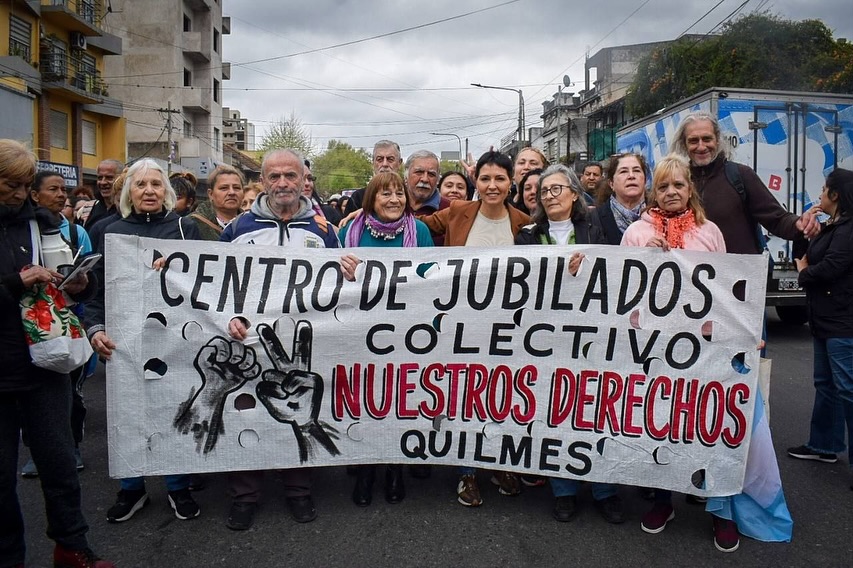 Aumento de tarifas y veto a jubilados: Mayra Mendoza se manifestó junto a la Multisectorial en Quilmes