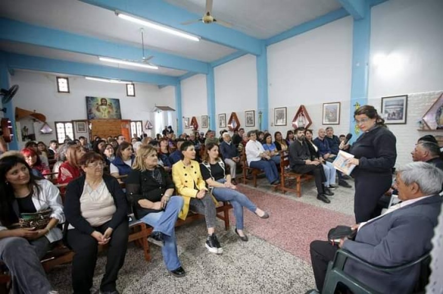 Mayra Mendoza participó del encuentro religioso por el 73º aniversario del barrio La Paz