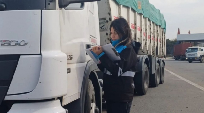 Autopista Buenos Aires-La Plata: detectan camiones con 71 toneladas de carga ilegal