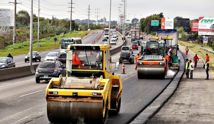 Prevén ampliar la Autopista La Plata-Buenos Aires para evitar congestiones en hora pico