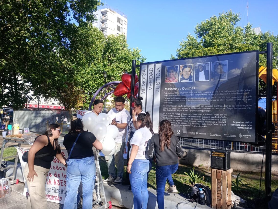 Masacre de la Comisaría 1° de Quilmes: acto por los 20 años y suelta de globos en memoria de las víctimas y las madres fallecidas este año