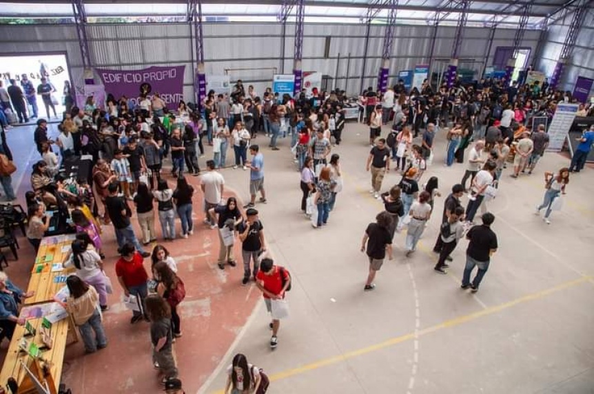 Miles de estudiantes en la última jornada de la “Expo Quilmes Educa 2024” en San Francisco Solano