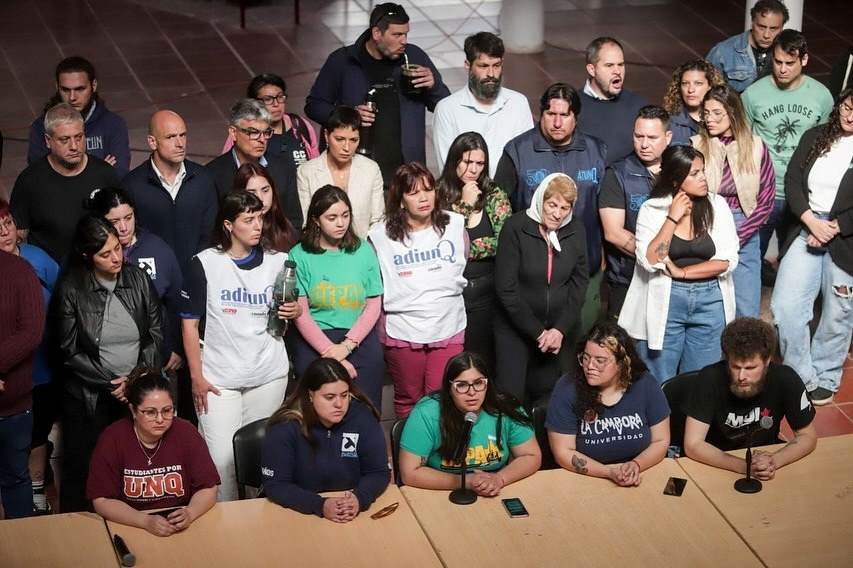 Mayra Mendoza respaldó a estudiantes de la UNQ tras el ataque con gas pimienta de militantes de LLA