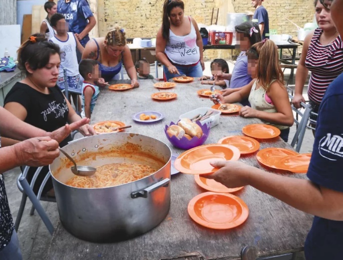 El Gobierno bonaerense creó el programa “Mate” para reforzar y acelerar el reparto de alimentos