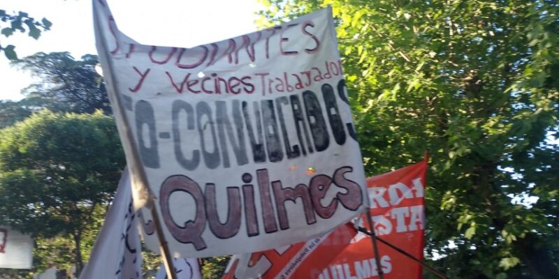 Una multitud de docentes y estudiantes reclamaron por las calles de Quilmes por el financiamiento de la educación pública