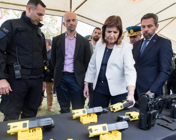 La Policía Federal comienza a usar pistolas Taser en estaciones de trenes y terminales de ómnibus