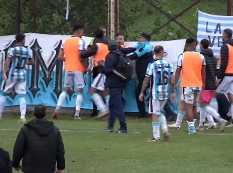 Violencia y denuncias: agresión a árbitro en el partido entre Argentino de Quilmes y Argentino de Merlo