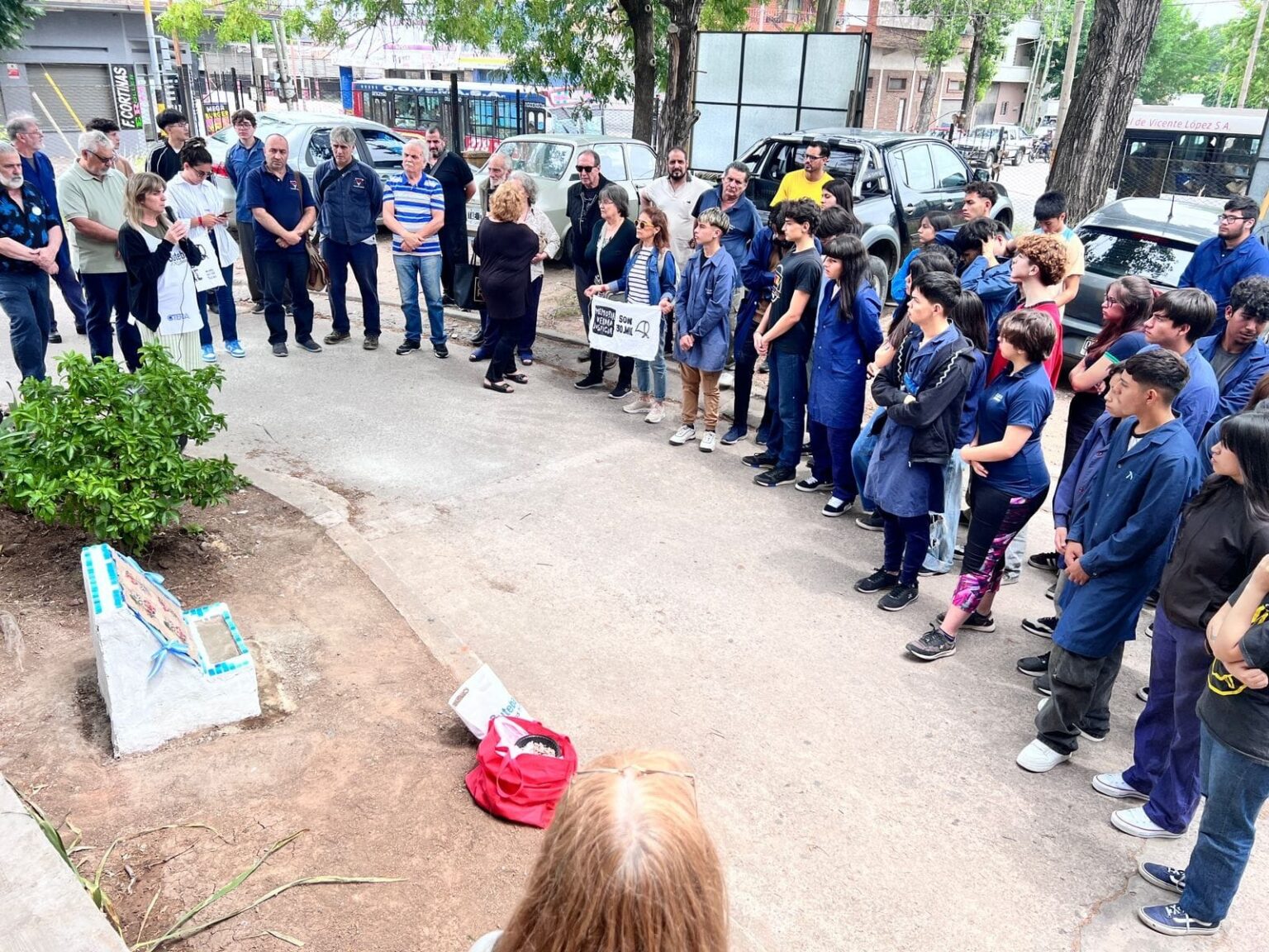 Escuela Técnica N° 6 de Quilmes: descubrieron baldosa en memoria de exalumno detenido-desaparecido