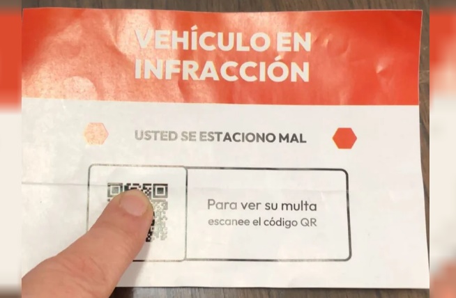 Nueva modalidad de estafa que genera terror: colocan multas falsas y piden escanear un QR