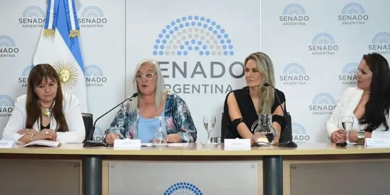 Se llevó a cabo en el Senado la jornada “Adoptar es alumbrar”