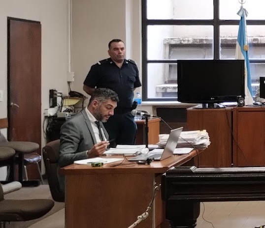 Se conocerá hoy el veredicto en el caso de la miembro de la Bonaerense acusada de intentar matar a su pareja en Quilmes; la fiscalía desistió de la acción y el particular damnificado acusó