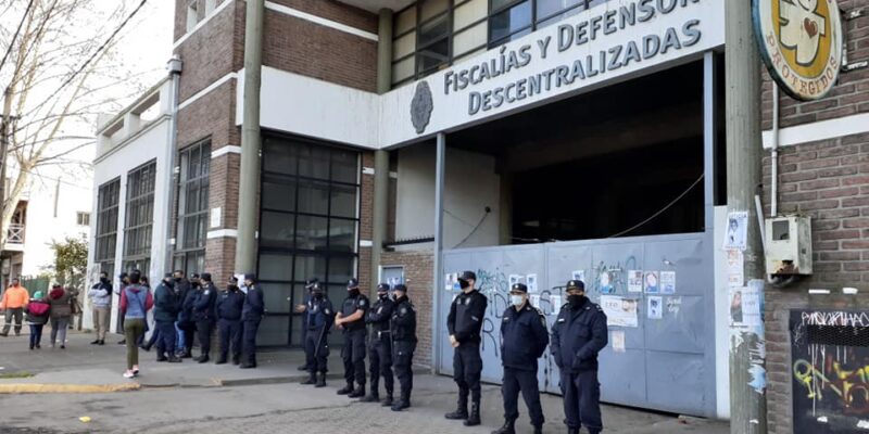 Violencia de género: hombre intentó autolesionarse tras violar perimetral en Florencio Varela