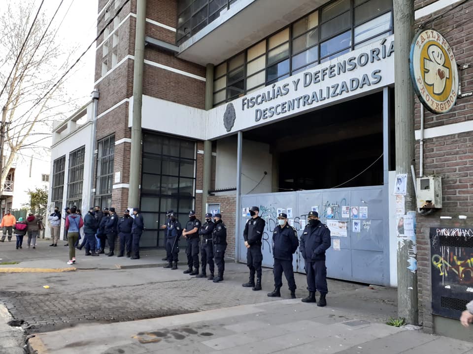 Violencia de género: hombre intentó autolesionarse tras violar perimetral en Florencio Varela