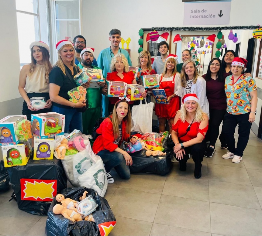 La Cooperadora del Hospital de Quilmes regaló juguetes y golosinas a niños internados