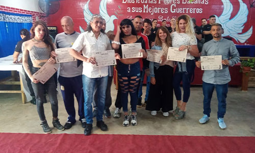 Masiva entrega de certificados a alumnos que finalizaron cursos en la Unidad N° 32 de La Capilla