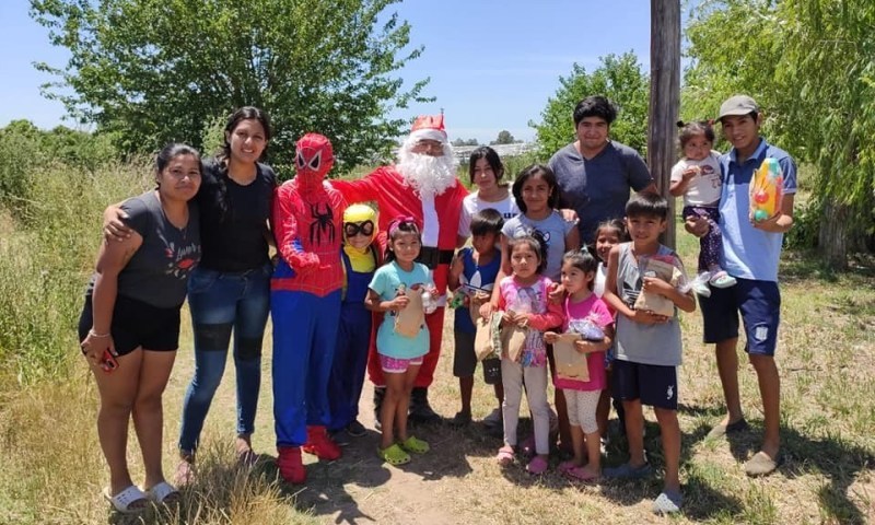 Rotary de Berazategui junta golosinas y juguetes para repartirlos en Navidad