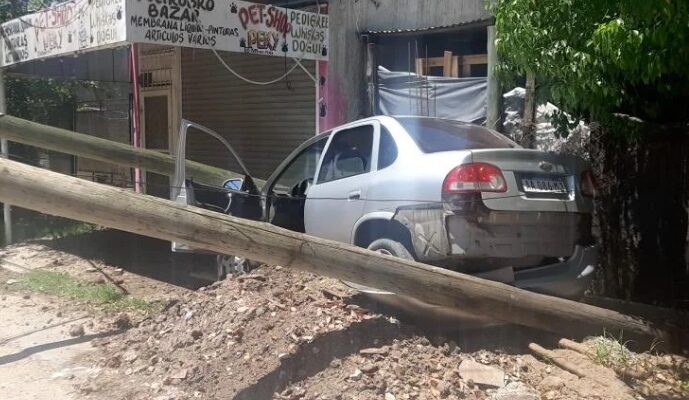 Bernal Oeste: robó un auto, lo persiguió Prefectura y terminó chocando